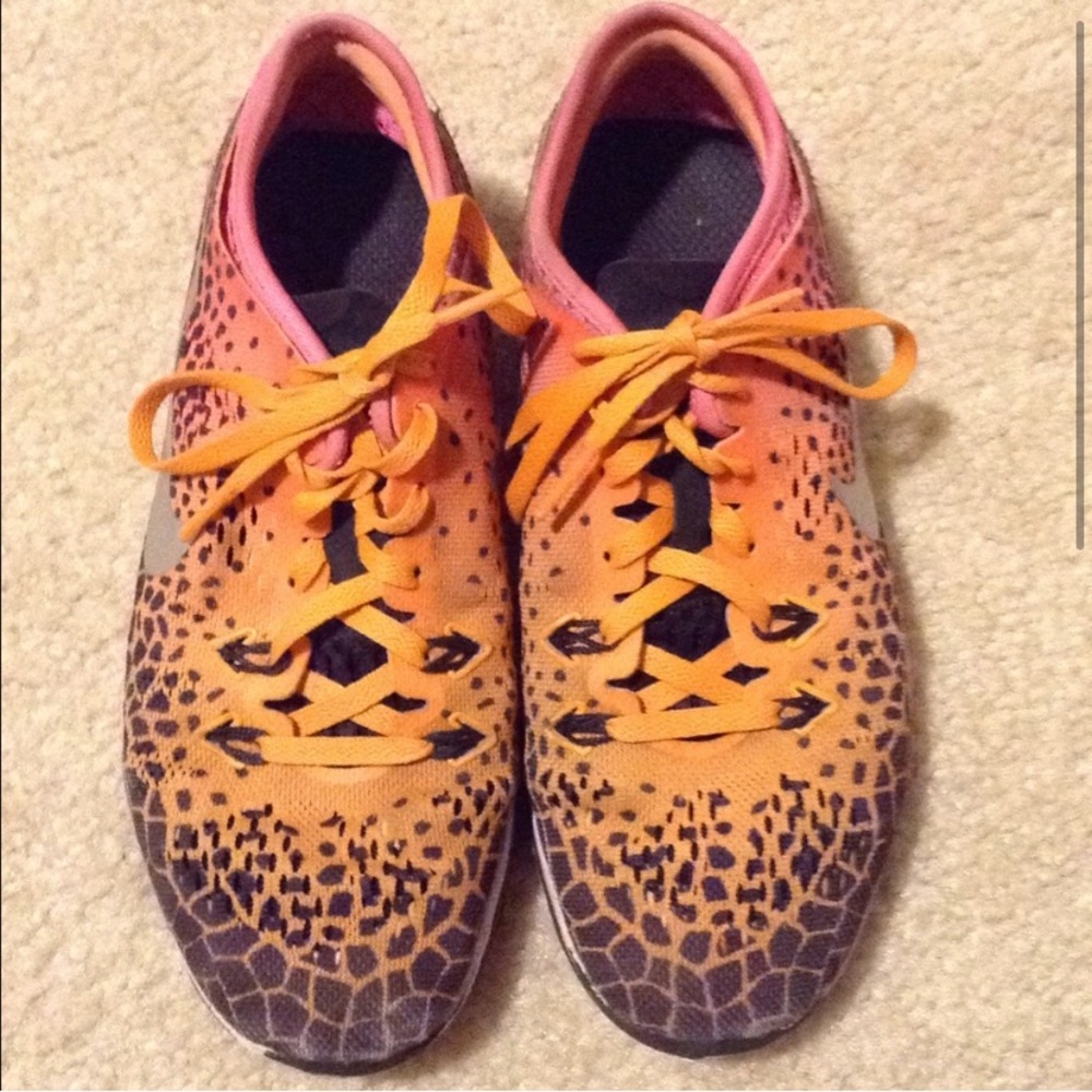 Patterned Rare Nike Sneakers - image 2